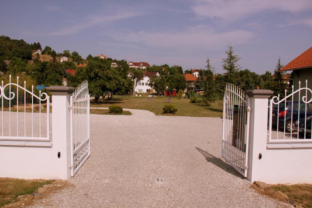 Villa Astoria Balatongyorok Exterior photo