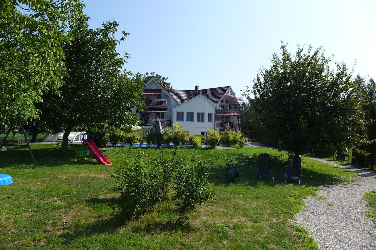 Villa Astoria Balatongyorok Exterior photo